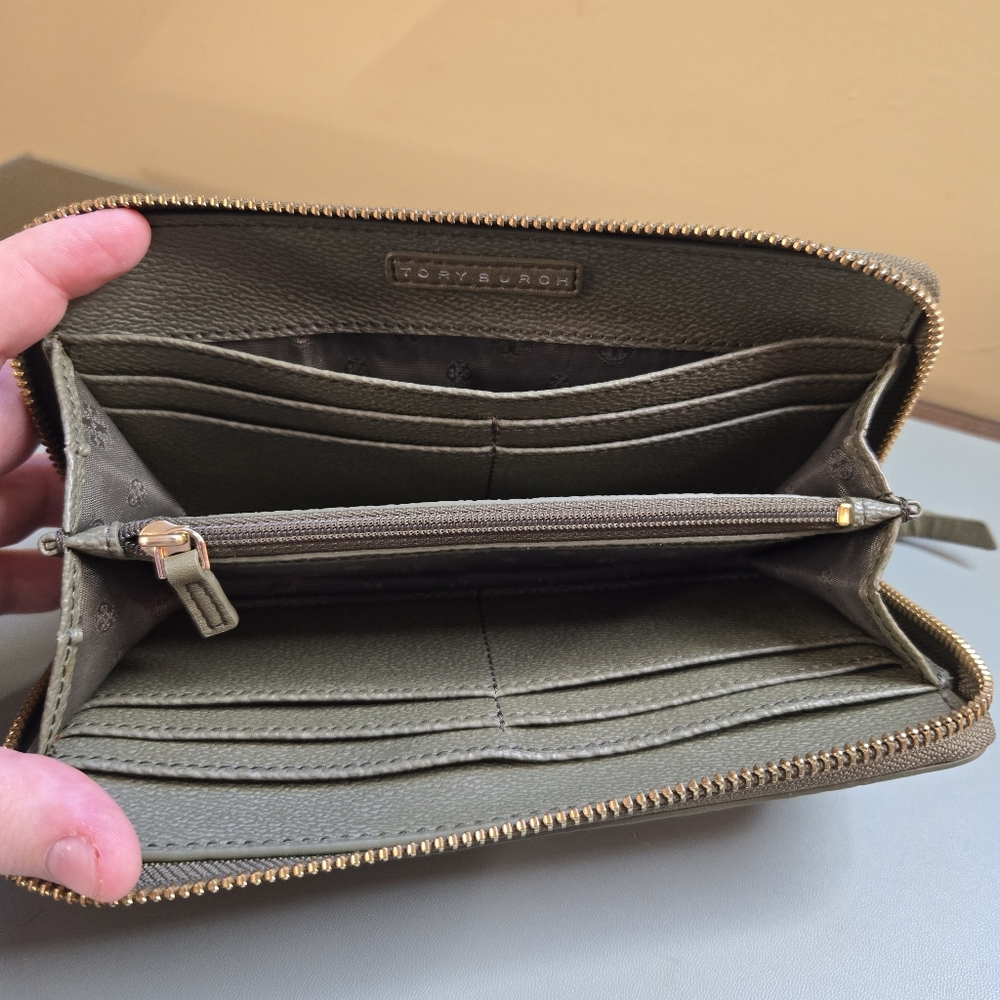 TORY BURCH Continental Full Zip Robinson Leather Wallet Olive Green - Picture 12 of 13